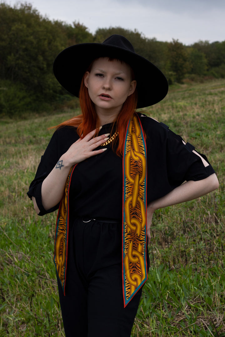 Lavallière, Chains, Gold Chain, Twilly Scarves, Pussy Bow, Bold Print, Tiger Print, Animal Prints, Glamour, Luxury Accessory, London Fashion